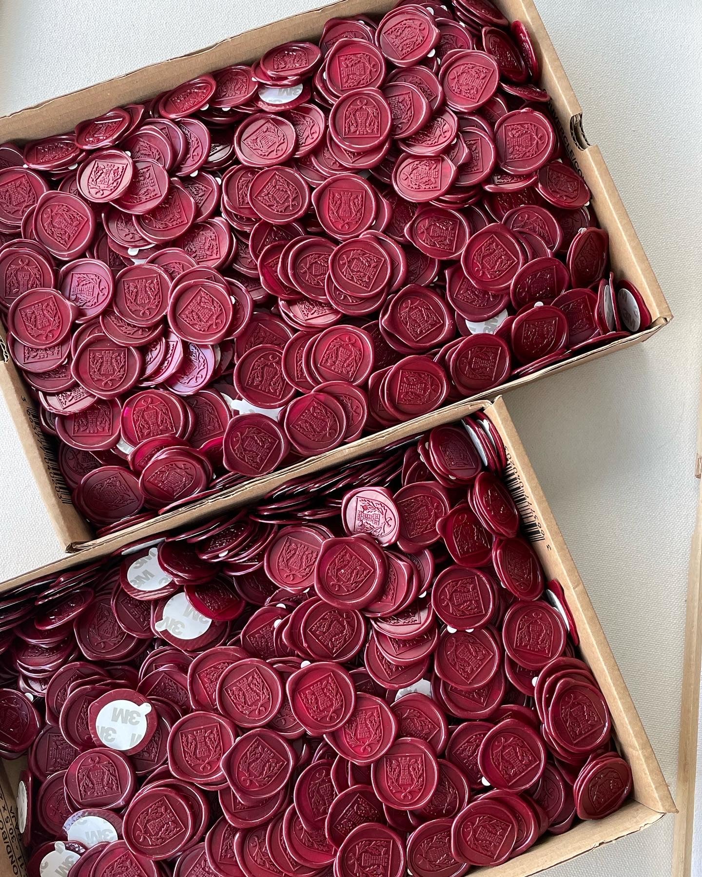 Cachet de cire adhésif personnalisé